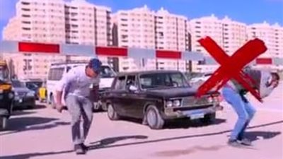 «النقل» تناشد المواطنين عدم اقتحام المزلقان أو السير عكس الاتجاه