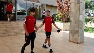 الأهلي يصل ملعب لوبومباشي لمواجهة مازيمبي في نصف نهائي أبطال إفريقيا (فيديو)