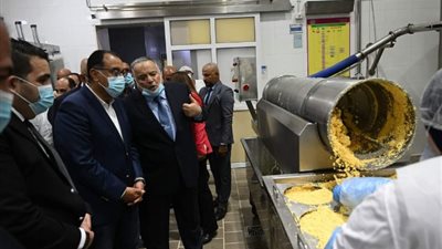 رئيس الوزراء يتفقد مصنعا لمنتجات الألبان والأغذية بدمياط الجديدة