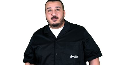 «طبازة»: أحمد مكي أبيض من جواه وهو فعلا كبير أوي