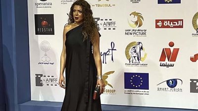 ناهد السباعي وفرح يوسف على السجادة الحمراء بمهرجان أسوان لأفلام المرأة