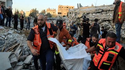 انتشال جثامين 150 شهيدا من مقبرة جماعة في خان يونس، ومصير مجهول لألفين آخرين
