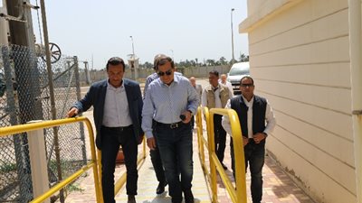 وزير البترول يتفقد تطورات العمل في مصنع الميثانكس بدمياط