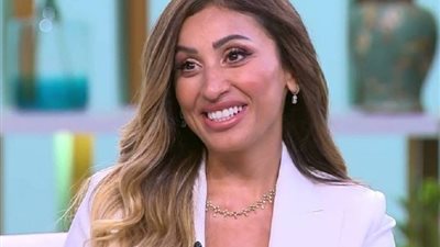 هل تعيش دينا الشربيني قصة حب جديدة مع البلوجر أنس بوخش؟