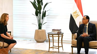 رئيس الوزراء يلتقي المديرة العامة لـ