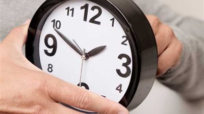 موعد تغيير الساعة إلى التوقيت الصيفي وكيفية ضبط التوقيت الموبايل