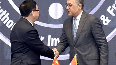 استثمارات بـ 300 مليون دولار، مصر والصين تبحثان تعزيز التعاون في صناعة المنسوجات