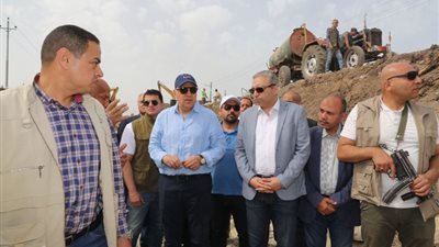 وزير الري يوجه بالإسراع في تنفيذ برنامج تطهير الترع