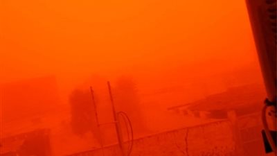 عاصفة أسوان «الحمراء» تودى بحياة شخصين  ( صور )