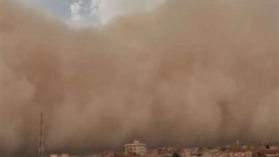 السما بقي لونها أحمر، الأرصاد: السحب الركامية سبب انقلاب الجو في أسوان