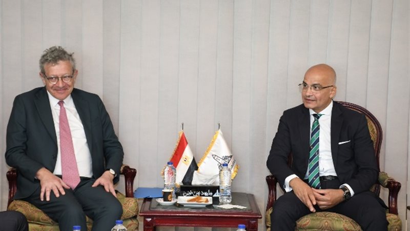 الدكتور ضياء زين العابدين والسفير الفرنسى