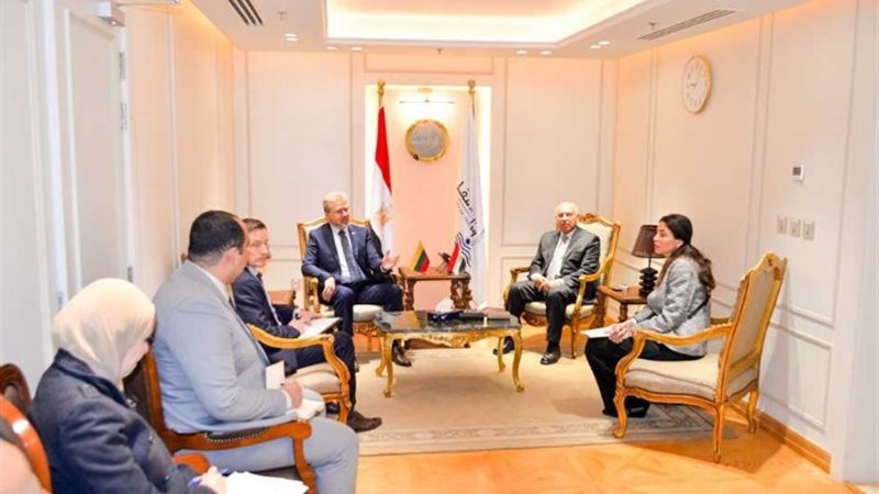 الفريق كامل الوزير وزير النقل ماريوس سكوديس وزير النقل اللي