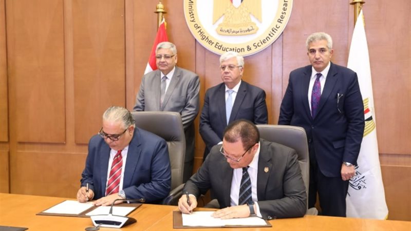 الدكتور غوض تاج الدين والدكتور ايمن عاشور