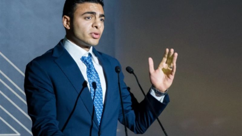 نقيب طيار عصام العرجاني ممثل شباب القبائل المصرية