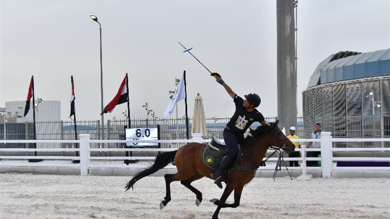 أحد المشاركين فى البطولة العربية العسكرية للفروسية