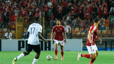 لاعب الأهلي الأسبق يهاجم عبدالمنعم بسبب واقعة «الشورت» أمام مازيمبي