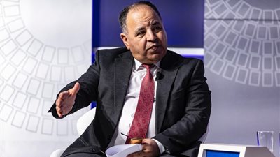 وزير المالية يلتقي مسؤولة بنك ستاندرد تشارترد بالرياض