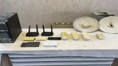 ضبط مهندس لإدارته شبكة لتوزيع الإنترنت دون ترخيص في السلام