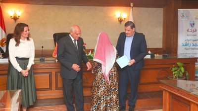 التحالف الوطني يسلم منح مالية لــ 35 فتاة للمساعدة في إتمام زواجهن