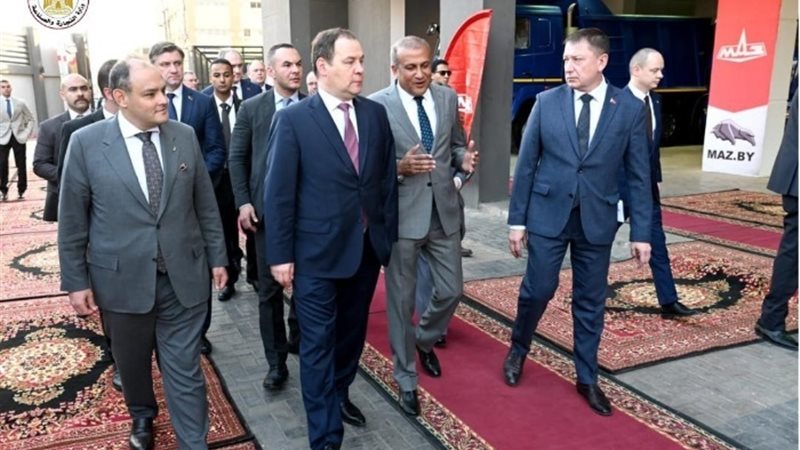وزير التجارة والصناعة مع الوفد البيلاروسي