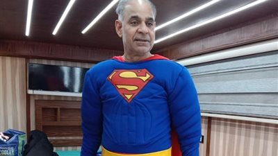 محمود البزاوي بملابس 