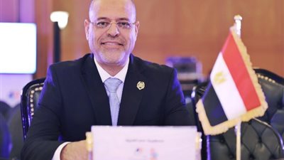 «جبران» يهنئ الرئيس السيسي وعمال مصر الأوفياء في عيدهم