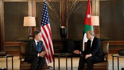وزير الخارجية الأردني يحذر من التصعيد في الضفة ويطالب بحل الدولتين