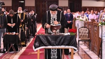 البابا تواضروس يترأس صلوات قداس خميس العهد (بث مباشر)