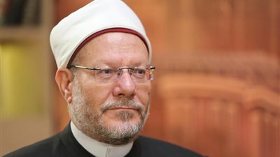 رأي المفتي في تولي المرأة المناصب القيادية والاحتفال بأعياد غير المسلمين