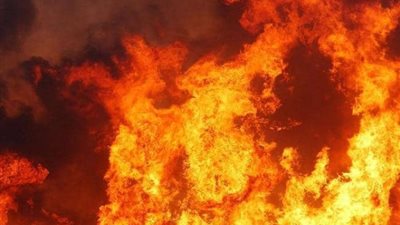 إخماد حريق بشمال قطاع غزة بسبب إشعال حطب نتيجة منع الاحتلال غاز الطهي