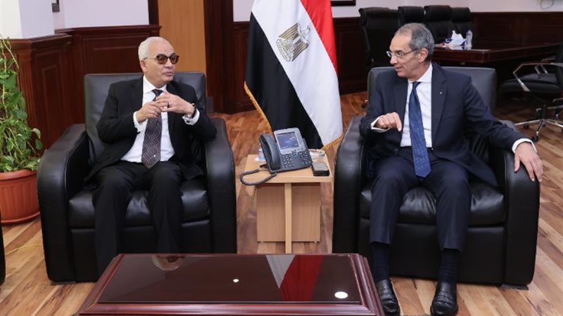وزير الاتصالات ووزير التربية والتعليم
