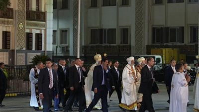 سياسيون وفنانون ونواب يشاركون فى قداس عيد القيامة بكاتدرائية العباسية (صور)