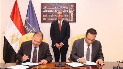 الاتصالات تتعاون مع «إكسيد» لتوظيف تكنولوجيا الذكاء الاصطناعي في تنمية الصناعة