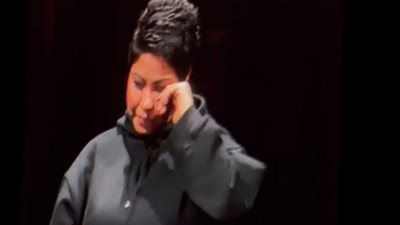 متعودة دايما، شيرين عبد الوهاب لا تتوقف عن البكاء فى حفلاتها