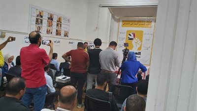 معتصمو المصري الديمقراطي يبدأون مؤتمرهم الصحفي الأول بدقيقة حداد على شهداء غزة.. صور