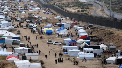 دبابات جيش الاحتلال تطوق نصف محافظة رفح الفلسطينية