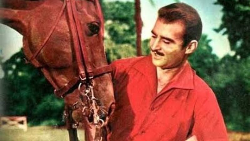 فارس السينما المصرية أحمد مظهر