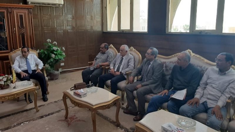 محافظ شمال سيناء خلال اللقاء