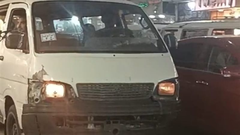 سرفيس الجيزة ينزع لوحاته ليلا ويضع ملصقا وهميا بالأجرة