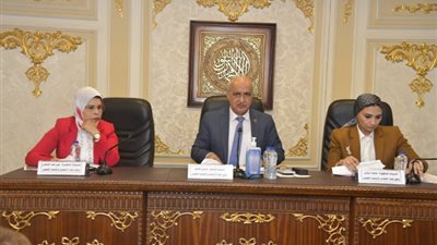 التربية والتعليم تطالب بزيادة مخصصات التابلت فى موازنة العام الجديد