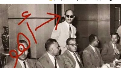 صلاح سالم واقف من أيام ما كان بني آدم، رواد مواقع التوصل يعلقون بصورة