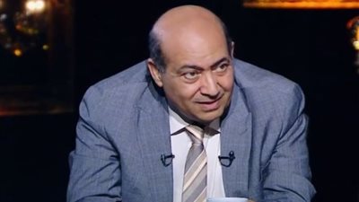 أشرف زكي يحرر محضر ضد طارق الشناوي بسبب مقال والمتابعين مع الناقد