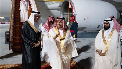وزير الخارجية السعودي يصل البحرين للمشاركة بالقمة العربية