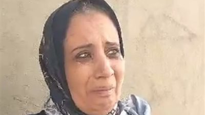 انهيار والدة «طبيبة التجمع» في المحكمة: محامي القاتل جاي يعزيني