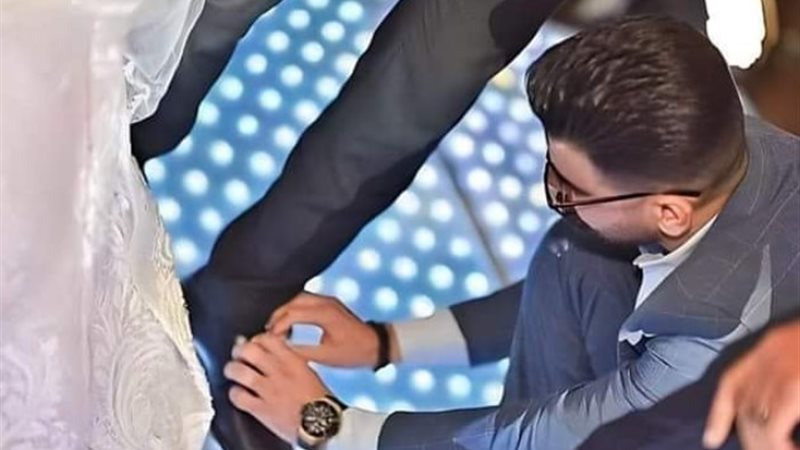 فوتوجرافر يلتقط صورة مؤثرة