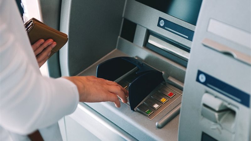 الاستعلام عن الرصيد في ATM
