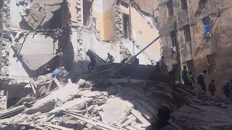 العقار المنهار