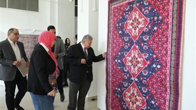 قسم المنسوجات بكلية الفنون التطبيقية يستعرض المشاريع الطلابية في معرض الشراكة النسيجية بجامعة بدر