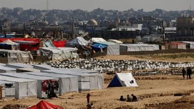 طائرات الاحتلال الإسرائيلي تحرق خياما للنازحين برفح الفلسطينية