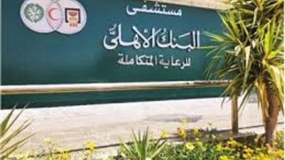 سيدة وشقيقها يعتديان على أفراد أمن مستشفى رفضهوا إدخالهم بالسيارة